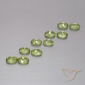 Shop natural 2.05ct Vert chaud Grenat démantoïde gems, ovale, from Namibie at GemSelect. In stock, global shipping!