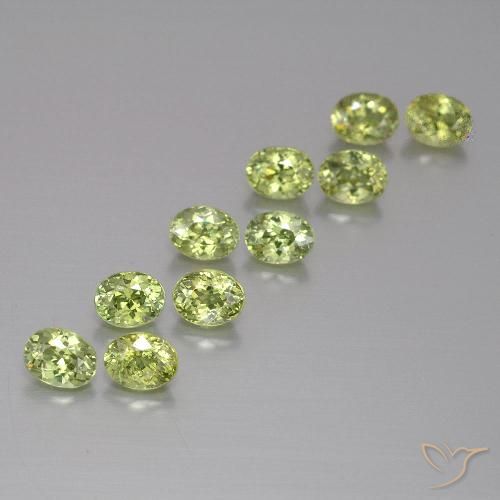 Shop natural 2.51ct Vert forêt chaud Grenat démantoïde gems, ovale, from Namibie at GemSelect. In stock, global shipping!