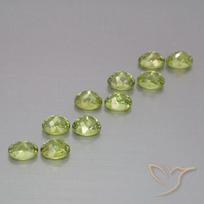 Shop natural 2.51ct Vert forêt chaud Grenat démantoïde gems, ovale, from Namibie at GemSelect. In stock, global shipping!