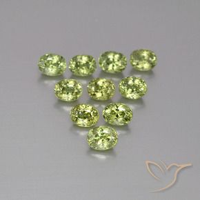 Shop natural 2.84ct Medium Light Green Grenat démantoïde gems, ovale, from Namibie at GemSelect. In stock, global shipping!