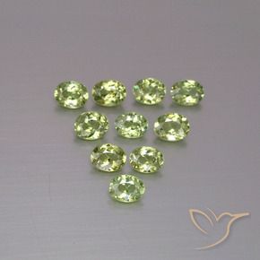 Shop natural 1.72ct Vert moyen Grenat démantoïde gems, ovale, from Namibie at GemSelect. In stock, global shipping!