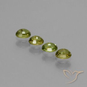 Shop natural 0.95ct Vert jaunâtre Grenat démantoïde gems, ovale, from Namibie at GemSelect. In stock, global shipping!