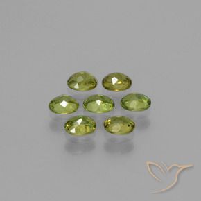 Shop natural 1.50ct Vert jaunâtre Grenat démantoïde gems, ovale, from Namibie at GemSelect. In stock, global shipping!