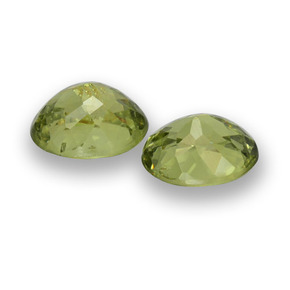 Achetez naturel 0.94ct Vert chaud Grenat Démantoïde gems, Coupe ovale, En provenance Namibie chez GemSelect. En stock, livraison internationale!