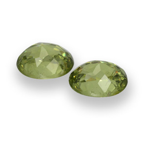 Achetez naturel 0,93ct vert grenat démantoïde gems, coupe ovale, en provenance namibie chez gemselect. en stock, livraison internationale!