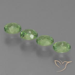 Shop natural 1.20ct Vert moyen Grenat démantoïde gems, ovale, from Namibie at GemSelect. In stock, global shipping!