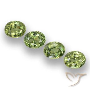 Shop natural 1.47ct Forêt verte Grenat démantoïde gems, ovale, from Namibie at GemSelect. In stock, global shipping!
