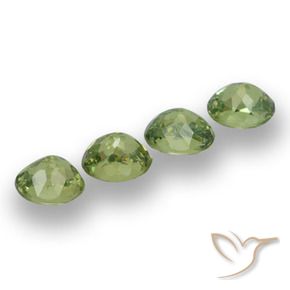 Shop natural 1.65ct Vert chaud Grenat démantoïde gems, ovale, from Namibie at GemSelect. In stock, global shipping!
