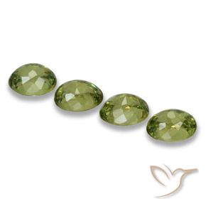 Shop natural 1.30ct Vert moyen Grenat démantoïde gems, ovale, from Namibie at GemSelect. In stock, global shipping!