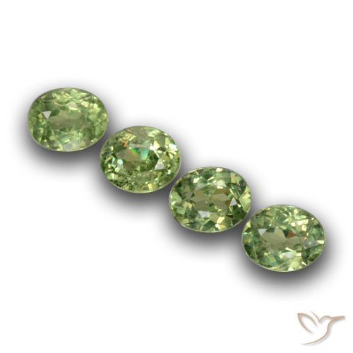 Shop natural 1.21ct Vert moyen Grenat démantoïde gems, ovale, from Namibie at GemSelect. In stock, global shipping!