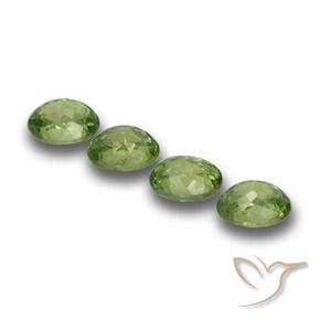 Shop natural 1.21ct Vert moyen Grenat démantoïde gems, ovale, from Namibie at GemSelect. In stock, global shipping!