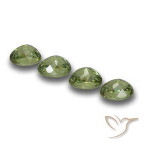 Shop natural 1.32ct Vert forêt léger Grenat démantoïde gems, ovale, from Namibie at GemSelect. In stock, global shipping!