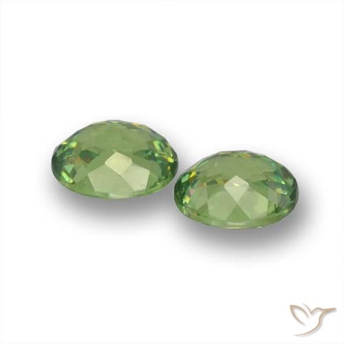 Shop natural 0.88ct Vert moyen Grenat démantoïde gems, ovale, from Namibie at GemSelect. In stock, global shipping!