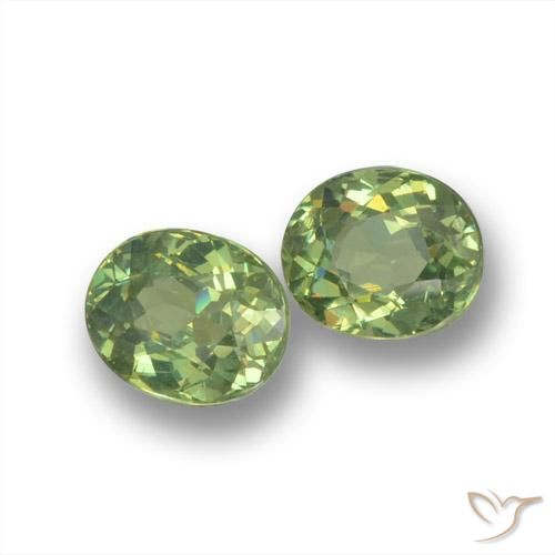 Shop natural 0.96ct Vert moyen Grenat démantoïde gems, ovale, from Namibie at GemSelect. In stock, global shipping!