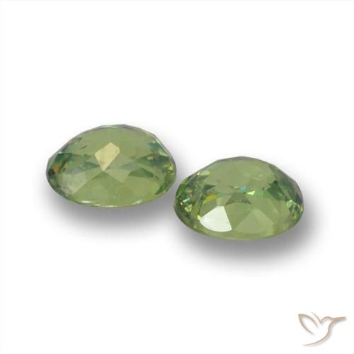 Shop natural 0.96ct Vert moyen Grenat démantoïde gems, ovale, from Namibie at GemSelect. In stock, global shipping!