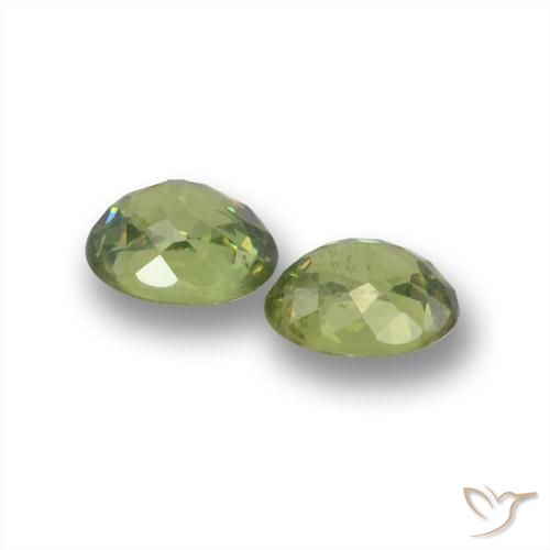 Achetez naturel 0.84ct Vert moyen Grenat Démantoïde gems, Coupe ovale, En provenance Namibie chez GemSelect. En stock, livraison internationale!