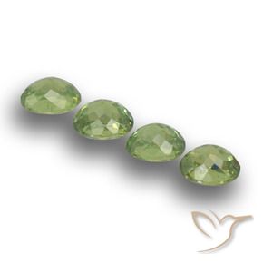 Shop natural 1.40ct Vert moyen Grenat démantoïde gems, ovale, from Namibie at GemSelect. In stock, global shipping!