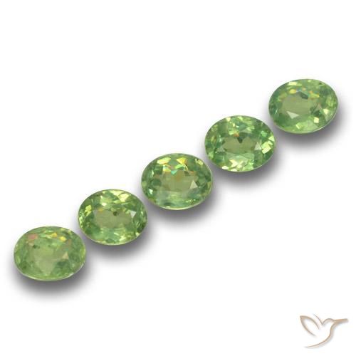 Shop natural 1.43ct Vert moyen Grenat démantoïde gems, ovale, from Namibie at GemSelect. In stock, global shipping!