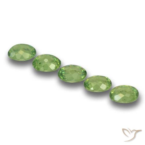 Shop natural 1.43ct Vert moyen Grenat démantoïde gems, ovale, from Namibie at GemSelect. In stock, global shipping!