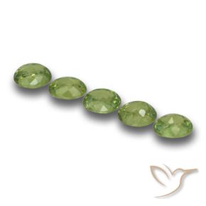 Shop natural 1.76ct Vert moyen Grenat démantoïde gems, ovale, from Namibie at GemSelect. In stock, global shipping!