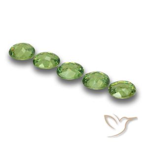 Shop natural 1.73ct Vert moyen Grenat démantoïde gems, ovale, from Namibie at GemSelect. In stock, global shipping!