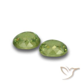 Shop natural 0.90ct Vert moyen Grenat démantoïde gems, ovale, from Namibie at GemSelect. In stock, global shipping!