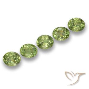 Shop natural 2.02ct Vert moyen Grenat démantoïde gems, ovale, from Namibie at GemSelect. In stock, global shipping!