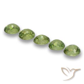 Shop natural 2.02ct Vert moyen Grenat démantoïde gems, ovale, from Namibie at GemSelect. In stock, global shipping!
