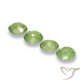 Shop natural 1.08ct Vert chaud Grenat démantoïde gems, ovale, from Namibie at GemSelect. In stock, global shipping!
