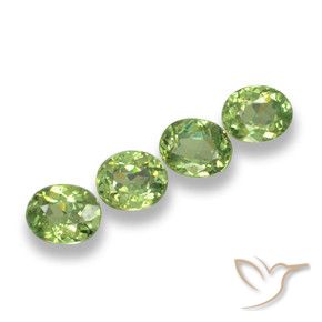 Shop natural 1.34ct Vert moyen Grenat démantoïde gems, ovale, from Namibie at GemSelect. In stock, global shipping!