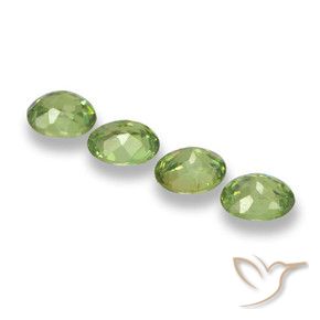Shop natural 1.34ct Vert moyen Grenat démantoïde gems, ovale, from Namibie at GemSelect. In stock, global shipping!