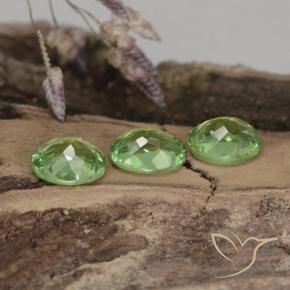 Shop natural 1.14ct Forêt verte Grenat démantoïde gems, ovale, from Namibie at GemSelect. In stock, global shipping!