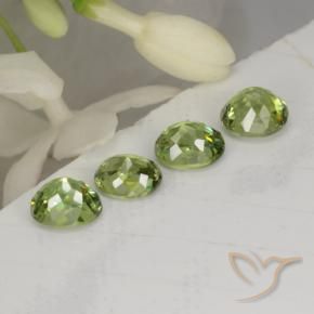 Shop natural 1.67ct Forêt verte Grenat démantoïde gems, ovale, from Namibie at GemSelect. In stock, global shipping!