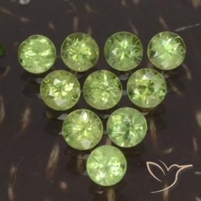 Shop natural 1.77ct Vert vif et léger Grenat démantoïde gems, Tour, from Namibie at GemSelect. In stock, global shipping!