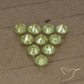 Shop natural 1.80ct Vert moyen Grenat démantoïde gems, Tour, from Namibie at GemSelect. In stock, global shipping!