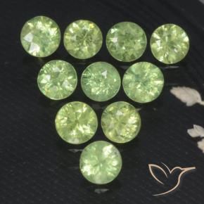Shop natural 1.70ct Vert poire Grenat démantoïde gems, Tour, from Namibie at GemSelect. In stock, global shipping!