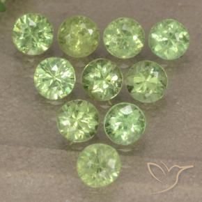 Shop natural 1.70ct Vert clair Grenat démantoïde gems, Tour, from Namibie at GemSelect. In stock, global shipping!
