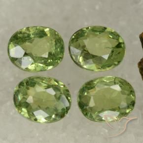 Shop natural 1.52ct Vert moyen Grenat démantoïde gems, ovale, from Namibie at GemSelect. In stock, global shipping!