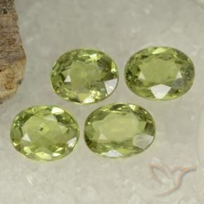Shop natural 1.48ct Vert moyen Grenat démantoïde gems, ovale, from Namibie at GemSelect. In stock, global shipping!