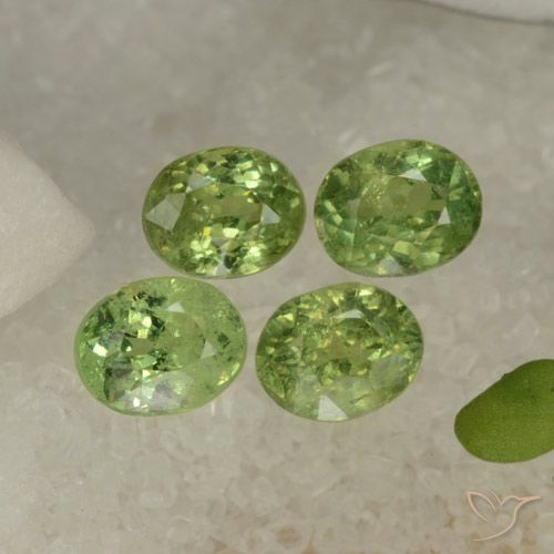 1.84ctw Naturel Vert poire Grenat démantoïde, ovale, VS