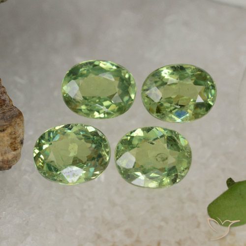 1.75ctw Naturel Vert moyen Grenat démantoïde, ovale, VS