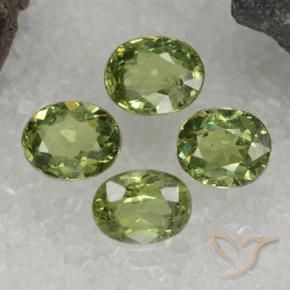 Shop natural 1.81ct Vert foncé Grenat démantoïde gems, ovale, from Namibie at GemSelect. In stock, global shipping!