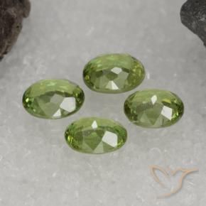 Shop natural 1.81ct Vert foncé Grenat démantoïde gems, ovale, from Namibie at GemSelect. In stock, global shipping!
