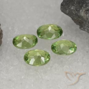 Shop natural 1.53ct Vert poire Grenat démantoïde gems, ovale, from Namibie at GemSelect. In stock, global shipping!