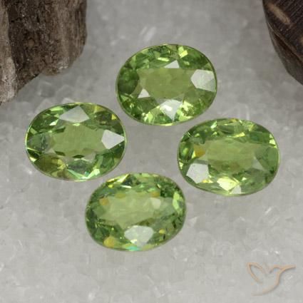 Shop natural 1.45ct Vert chaud Grenat démantoïde gems, ovale, from Namibie at GemSelect. In stock, global shipping!