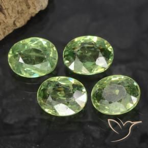 Shop natural 1.73ct Vert moyen Grenat démantoïde gems, ovale, from Namibie at GemSelect. In stock, global shipping!
