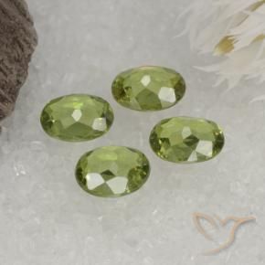 Shop natural 1.44ct Vert jaunâtre Grenat démantoïde gems, ovale, from Namibie at GemSelect. In stock, global shipping!