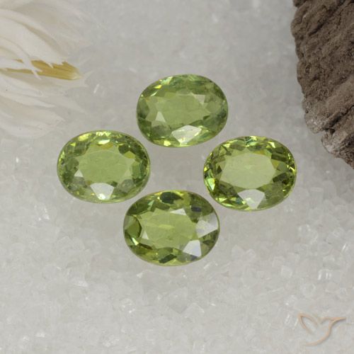 1.65ctw Naturel Vert citron Grenat démantoïde, ovale, VS