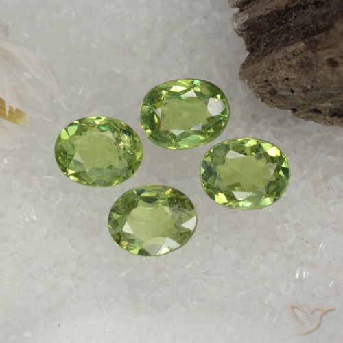 1.63ctw Naturel Vert moyen Grenat démantoïde, ovale, VS