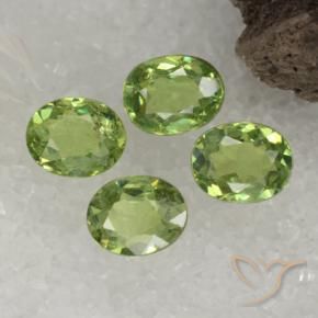 Shop natural 1.63ct Vert moyen Grenat démantoïde gems, ovale, from Namibie at GemSelect. In stock, global shipping!